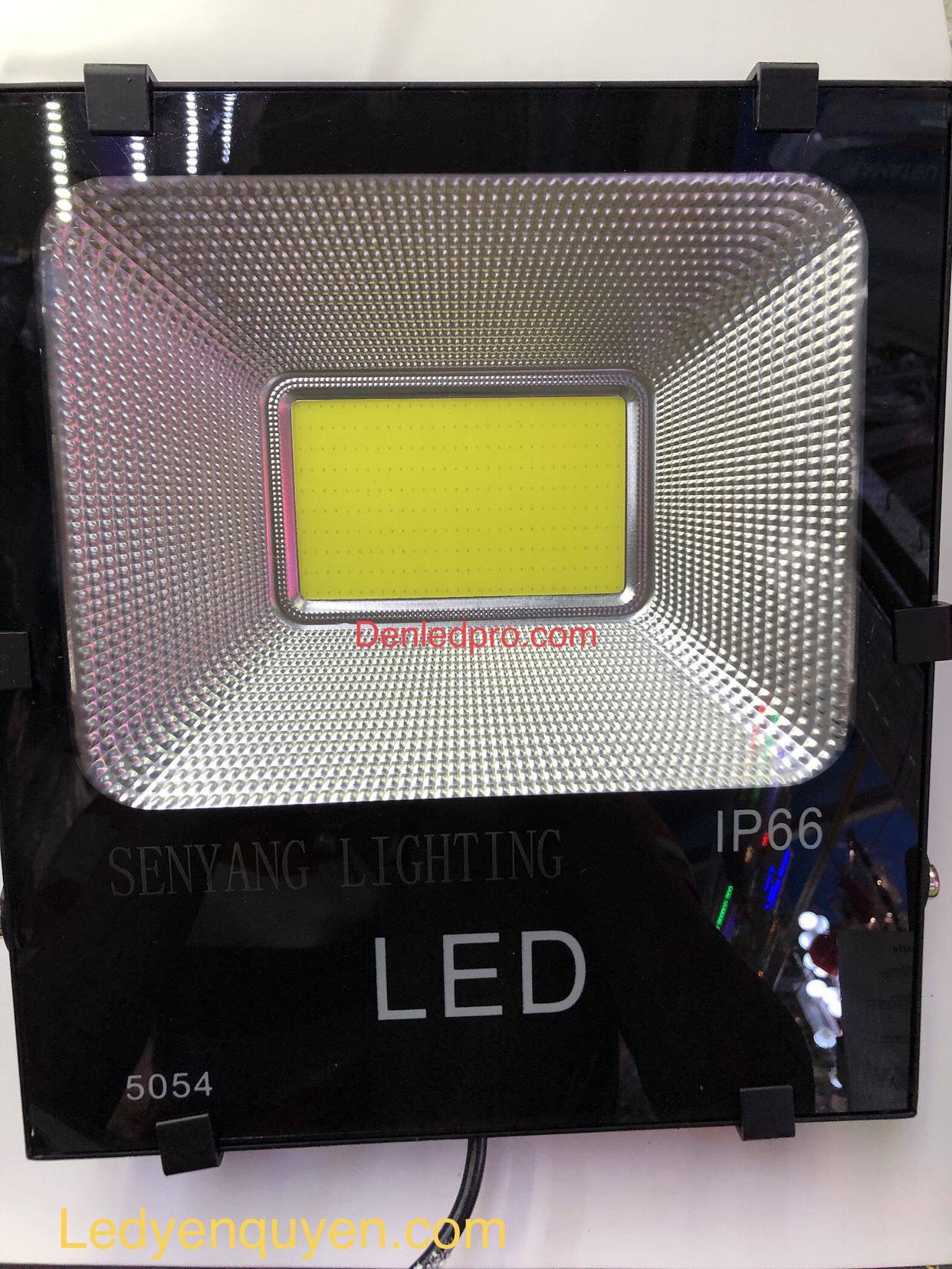 Äèn Pha LED 150W Senyang Light Äèn Pha LED 150W Senyang Light