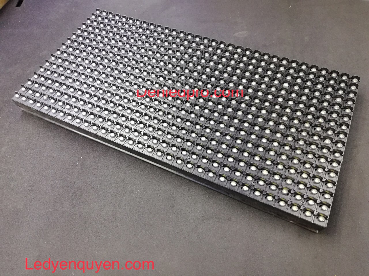 P10 ÄÆ¡n Màu Trắng P10 ÄÆ¡n Màu Trắng