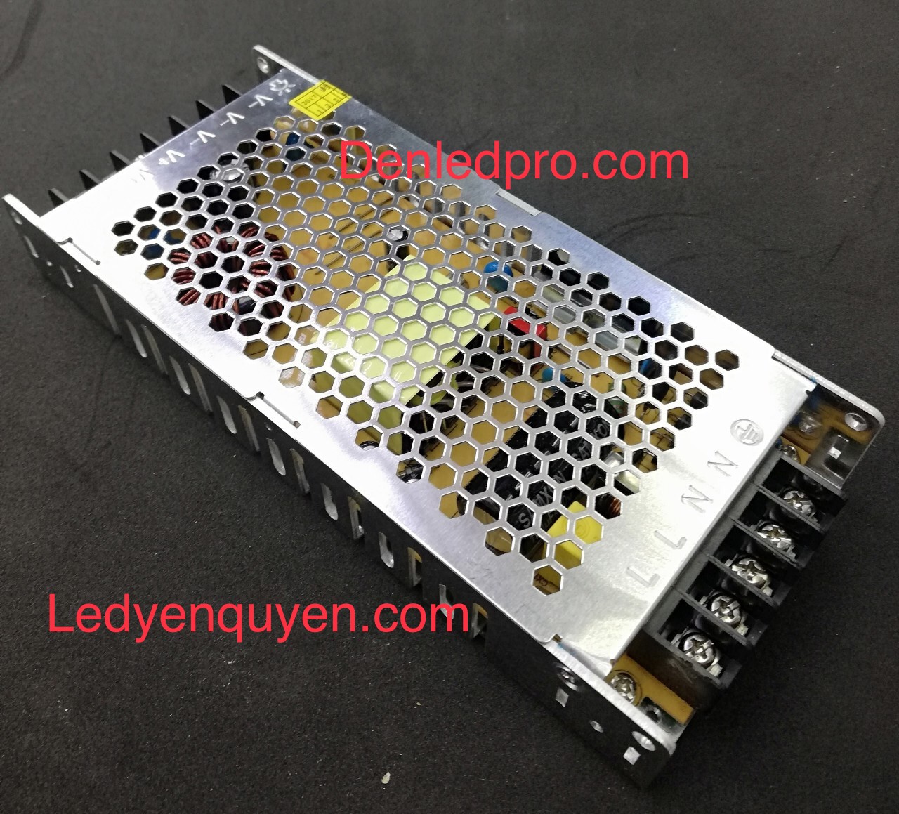 Nguồn Tổ Ong Siêu Má»ng 5v/40A Nguồn Tổ Ong Siêu Má»ng 5v/40A